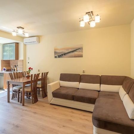 Top Location, Brand New 3 Bdrm Apt & Free Parking София Экстерьер фото