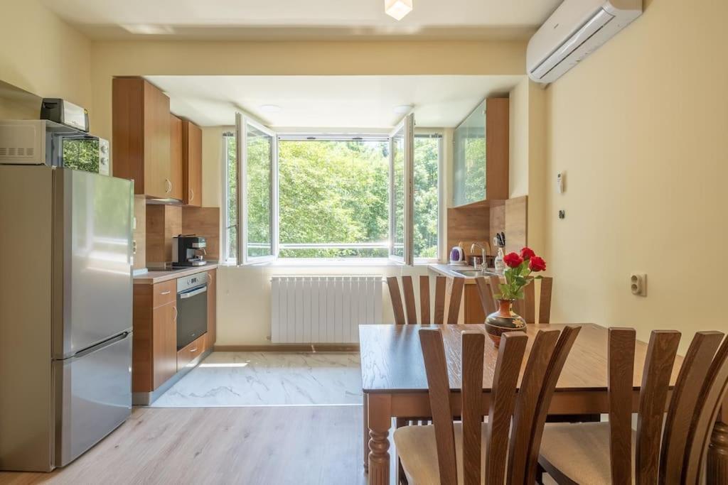 Top Location, Brand New 3 Bdrm Apt & Free Parking София Экстерьер фото
