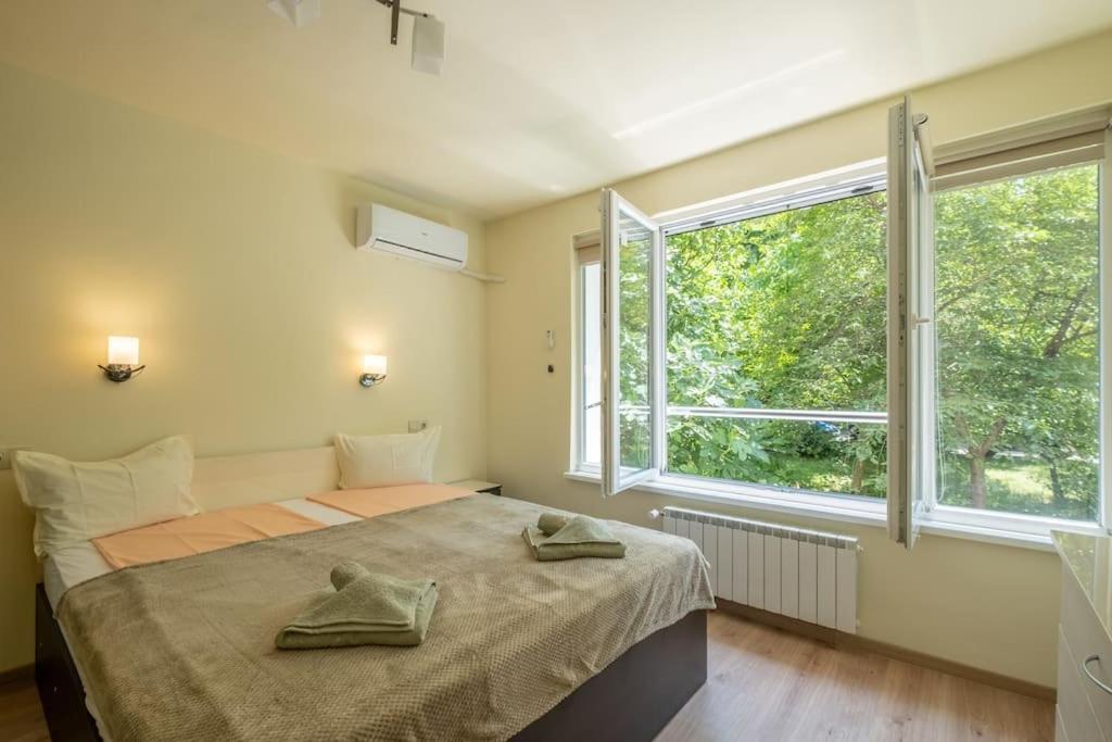 Top Location, Brand New 3 Bdrm Apt & Free Parking София Экстерьер фото