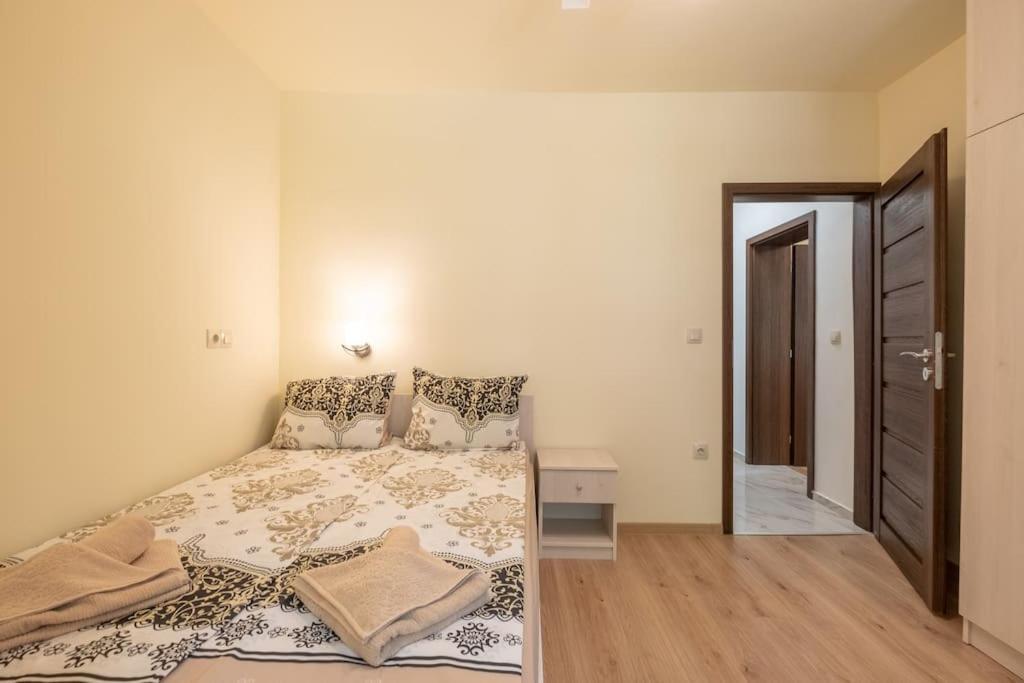Top Location, Brand New 3 Bdrm Apt & Free Parking София Экстерьер фото
