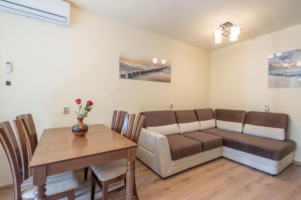 Top Location, Brand New 3 Bdrm Apt & Free Parking София Экстерьер фото