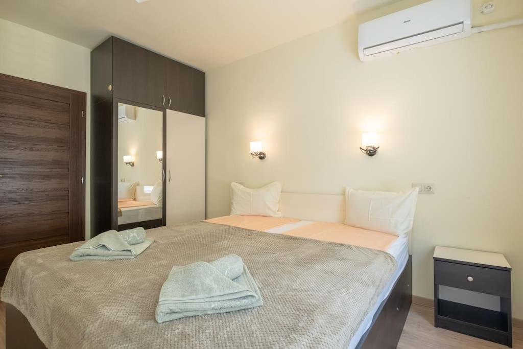 Top Location, Brand New 3 Bdrm Apt & Free Parking София Экстерьер фото