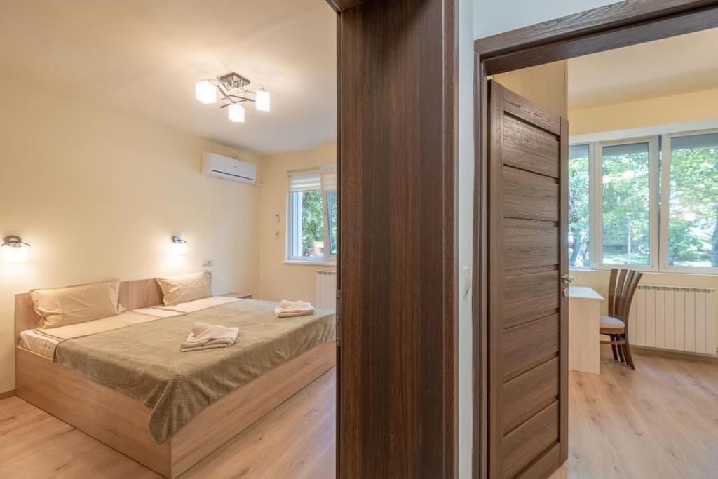 Top Location, Brand New 3 Bdrm Apt & Free Parking София Экстерьер фото