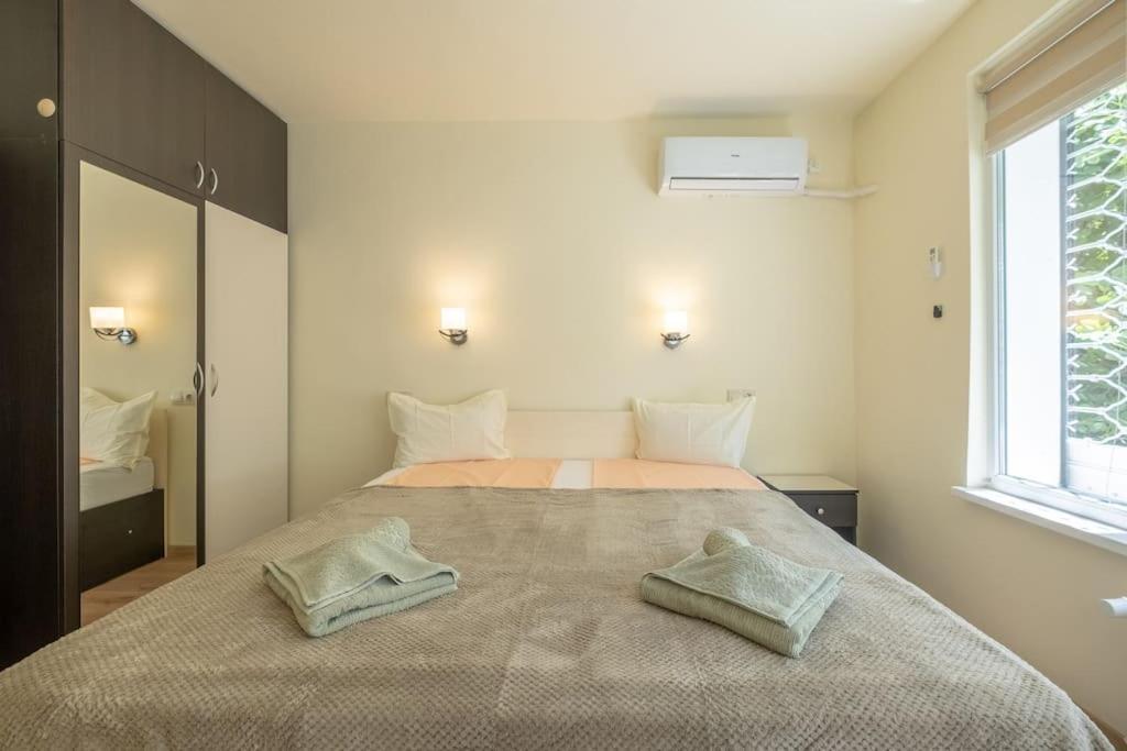 Top Location, Brand New 3 Bdrm Apt & Free Parking София Экстерьер фото