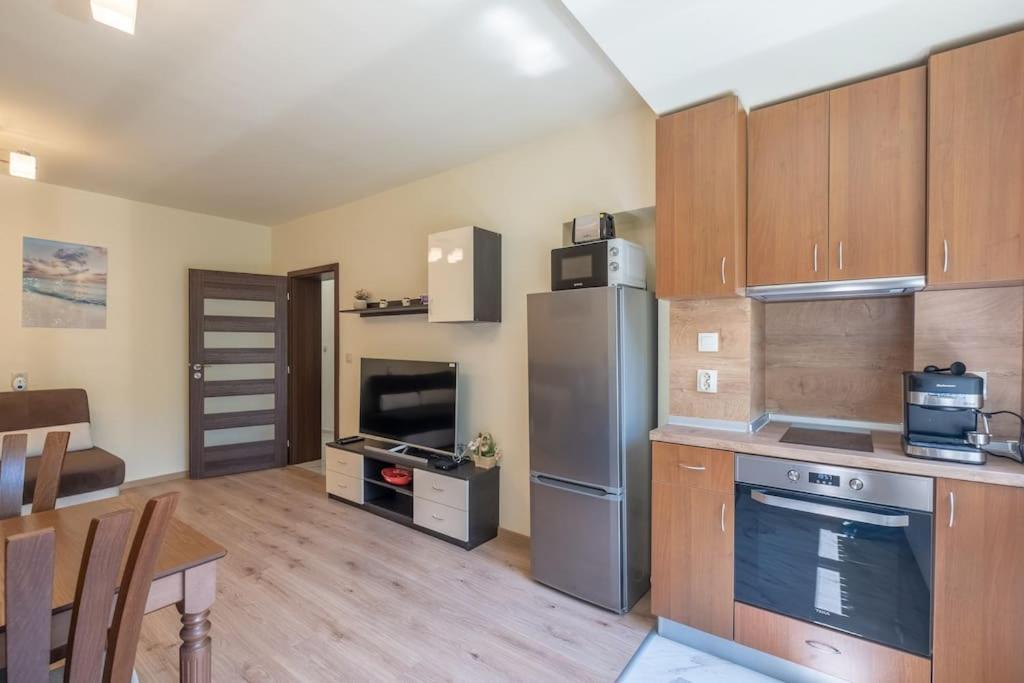 Top Location, Brand New 3 Bdrm Apt & Free Parking София Экстерьер фото