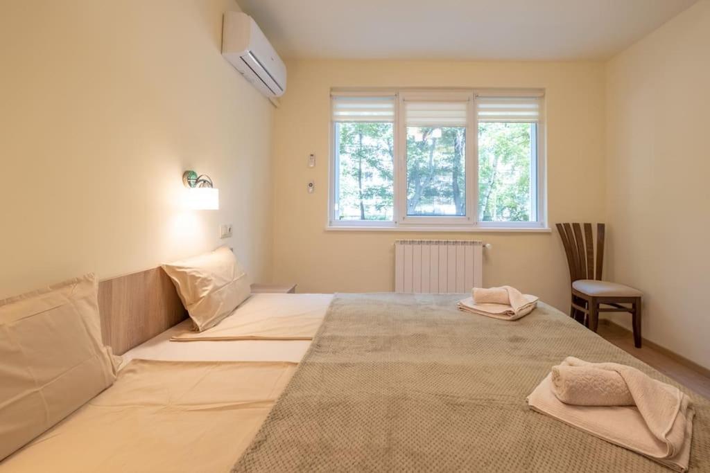 Top Location, Brand New 3 Bdrm Apt & Free Parking София Экстерьер фото